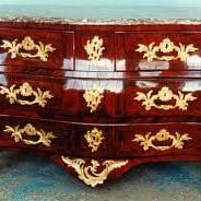 Commode dite en tombeau